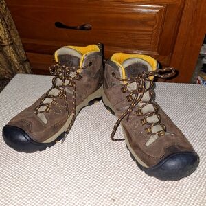 Keen Women's Brown Hiking Boots In A Size 8.5. Outdoor, camping, Hiking. EUC.